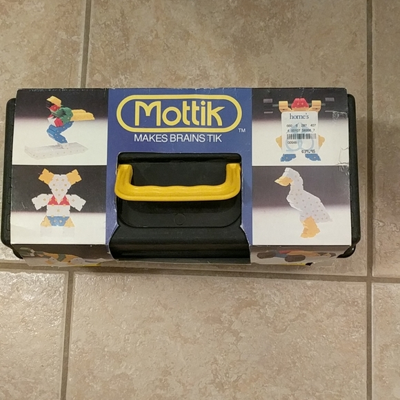 🎉HP🎉 NWT Vintage Mottik toy set & carrying/storage case - Picture 2 of 16